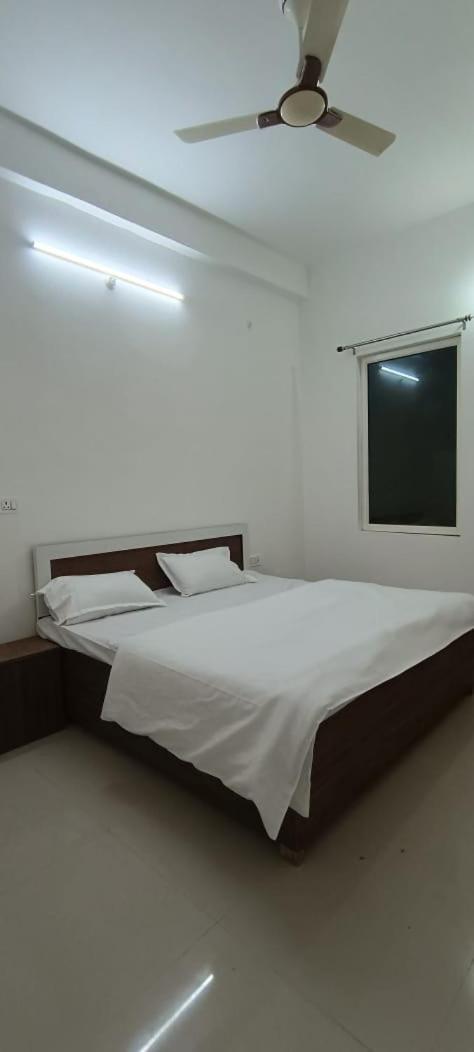 Geeta Dham Hotel Vrindāvan Екстериор снимка